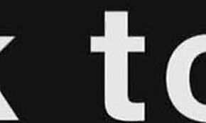 Nemôžem prestať pozerať túto bujnú havranicu, ako si hra s chlpatou pičkou!