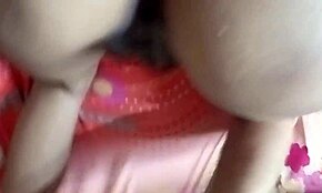 Я просто одержим этой индийской девушкой, такой голодной на член, заканчивается кремовым кончом