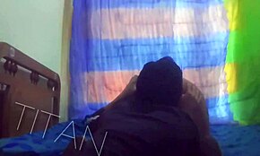 Fode uma gostosa latina teen de lingerie com bunda grande e pau sem hesitar!