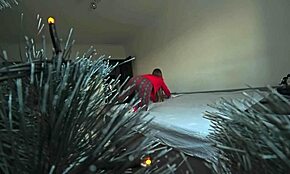 خمن ماذا؟ في ليلة رأس السنة، الزوجة تنيك صديق زوجها بينما هو بعيد!