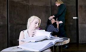 Ebony tiener 18+ Vienna Black rijdt hard op grote lul