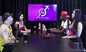 여자가 그의 자지에 똥 쌌어 봤어? 강한 보지 냄새 이상한 순간 - 제파오 카렌 미친 커플