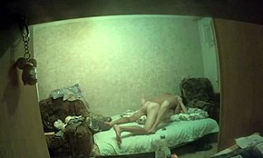 Amateur Russische Schlampe probiert Anal in hausgemachtem Sex-Clip