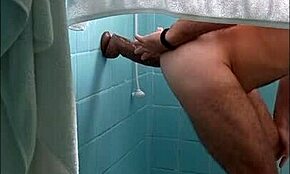 Extrem anal gape med massiv buttplug som sprutar