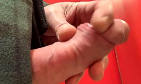 おい、新しいバスローブ見てよ、でもすぐ破かれちゃった！