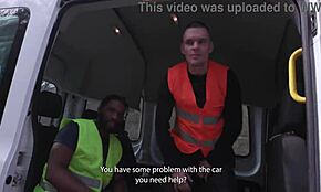 Emily Pink, 고장난 차에서 거칠게 박히다