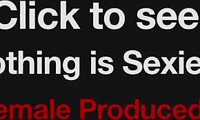 Τραβάει η Dawn Honeycrisp Θηλάζοντας και Φτάνοντας στην Κορύφωση