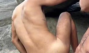 היי, לעשות סקס בסלעי אבריקו ב-RJ זה פרוע