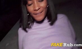 Psst, chceš peníze? Klekni si pro interracial ebony kundičku s černošskou amatérkou
