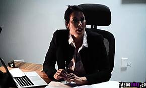 Sohbetli sıcak lezbiyen üçlü, seksi gençler ve olgun kadınla