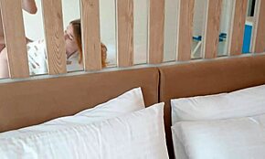 Am crezut că sora mea vitregă e străină de la club și am futut-o tare în misionar și doggy