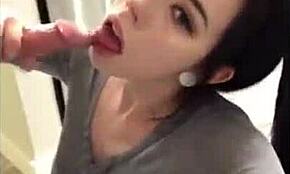 मैंने अपनी गर्लफ्रेंड की स्वीडिश बेस्ट फ्रेंड को उसकी टाइट ऐस में कल रात फक किया।