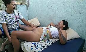 Używam outdoorowego seksu lesbijskiego z moją przyjaciółką dziwką w piękny dzień!