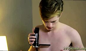 หนุ่มในแกลเลอรี่เซ็กซ์เกย์ห้องน้ำ