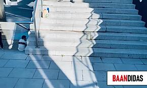 fan spotyka dziewczynę na tinderze, liże jej cipkę