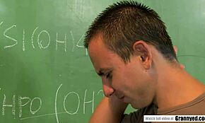 Sapık öğrenci olgun öğretmen'i vahşi oturumda sikiyor