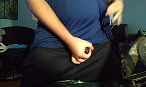 Ach jo, masturbuju s chastity klecí na sobě, cítí se to tak intenzivně! 😈