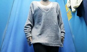 เอ่อ สนใจแอบดูมิลฟ์รัสเซียแท้ๆ เปลี่ยนเสื้อผ้าในห้องแต่งตัวลับไหม?