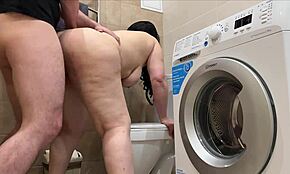 Prekleto! Ujel mačeho v stranišču in jo jebal v tesni anal!