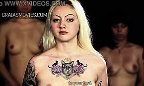 金发美女面对艰难变态课程