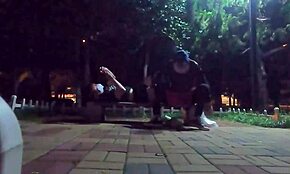 Нашел здорового парня в парке и мы потрахались на публике