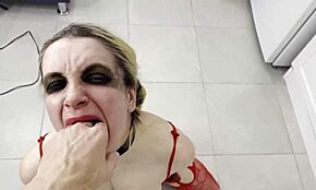 سيطرة قاسية على بنت تخرج مع تحليل مطبخ