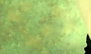 现在跟我来，公共厕所里原始行动！