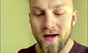 거대한 털 많은 백인 조크가 에보니 프린세스를 하드코어에서 지배