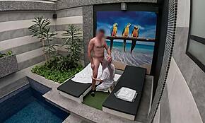 Ik riep kamermeisje naar privé suite, ze zoog me af tot ik spoot in haar mond!