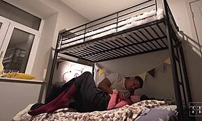 Πιάσιμο από το δρόμο γαμάει σκληρά στο κοιτώνα