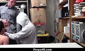 ショッピングモールで捕まった二人の少年、ゲイガードに罰