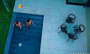 Morena Latina Leva a Bunda Lambida na Festa da Piscina