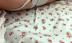 Црвенокоса девојка са плавим очима моли за јутарњу кремпиту у дивљој хентаи акцији. Неће стати док се не задовољи!