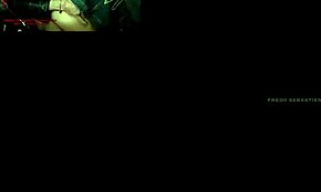 Vroča mačeha 47 ujeta na spletni kameri s pastorkom, ki odstranjuje kondom za spermo!