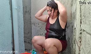 くそ、このフィリピーナが家の外でお風呂に入りながら激しく犯された！