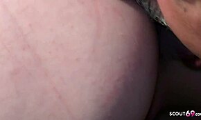 Немецкая уличная шлюха Мия трахается с тремя стариками на улице