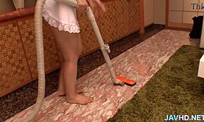 熱いアジアンベイブ、アマチュアビデオでフェラチオ