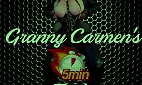 Krásná brunetka s velkýma kozaMA domácí se nechá pořádně ošukat a vylít do píči