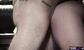 Kenna James Küçük Elleri Hissederek Amı Dolduruluyor