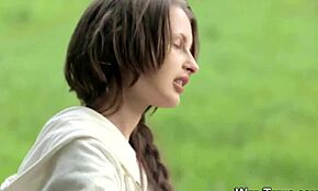 ロシア18+娘がペティート18+ボディでソロプレイ