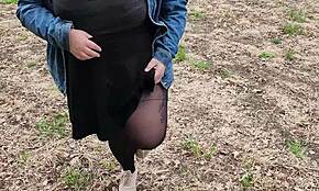 BBW öğrenci eteği ve taytıyla parkta öğretmenine oral yapıyor not için