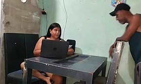 Колумбийская ббв с большой жопой заводится с отчимом в пов-сексе.