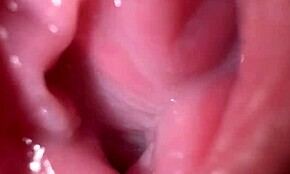 Primo piano di fica larga che si spalanca con chiacchiere sporche