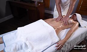 Перверзен масажист предизвиква неочаквани оргазми в спа