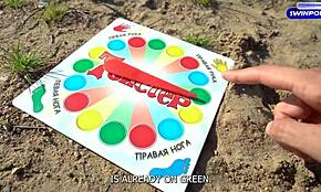 Мътре, не мога... стрип твистър в гората с двойно духане, лудо!