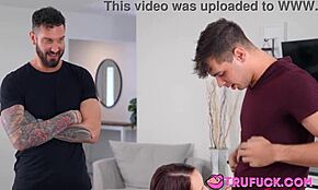 스왑맘 만우절 장난으로 카이 잭슨과 메건 마르크스와 모두가 사정해