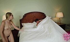 Styvmammas semesterkul vecklar ut sig i hela serien