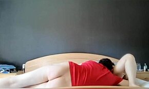 Stypson kan inte motstå att slicka och knulla hennes fitta