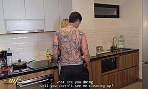 Mačeha Monique Fuentes jebe pastorka Dannerja Mendeza, ko očeta ni doma