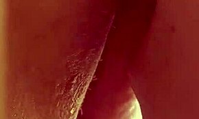 官能的なマ○コ舐めと指入れのクローズアップ